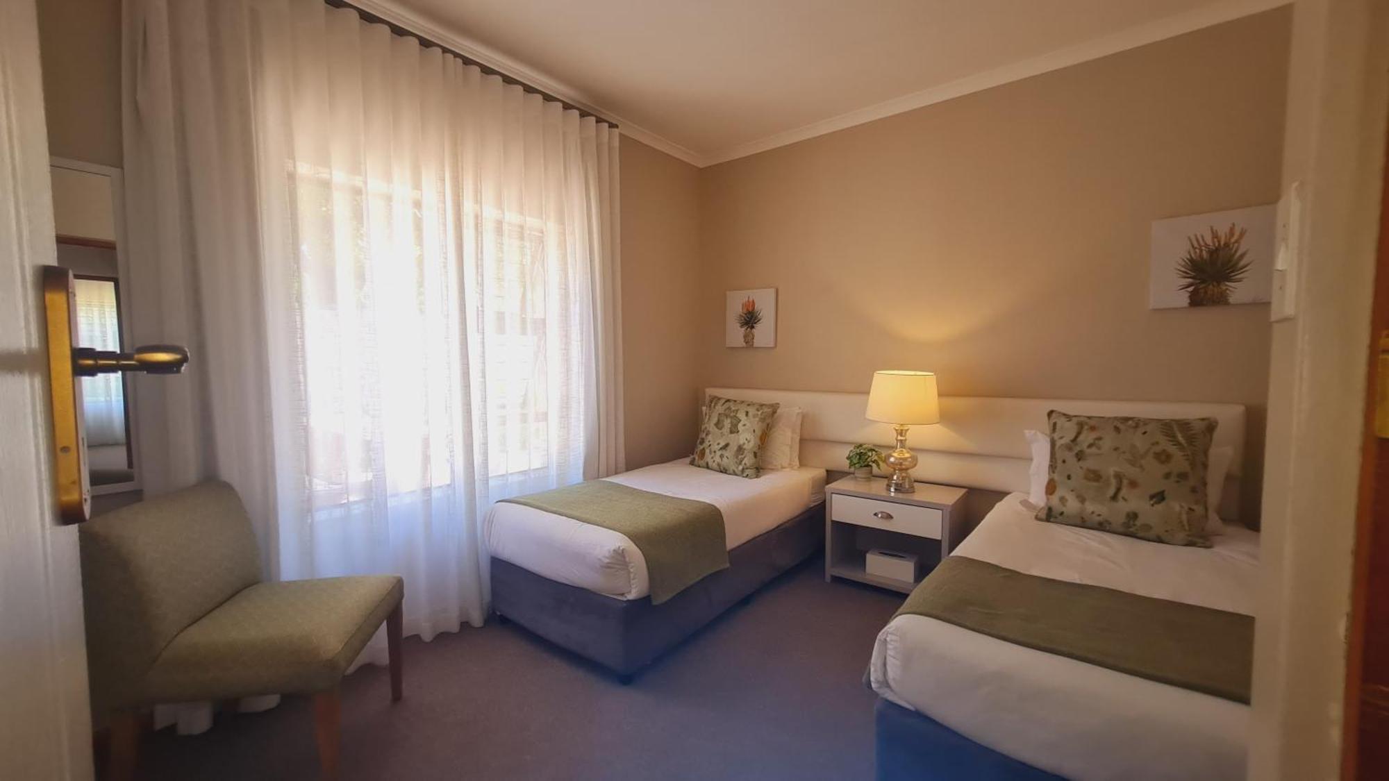 2 On Lismore Guesthouse Tokai Extérieur photo